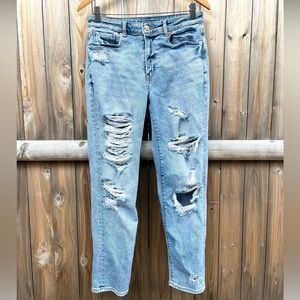 FINAL PRICE: American Eagle Mid Rise Ripped “Mom Jean” Style Jeans